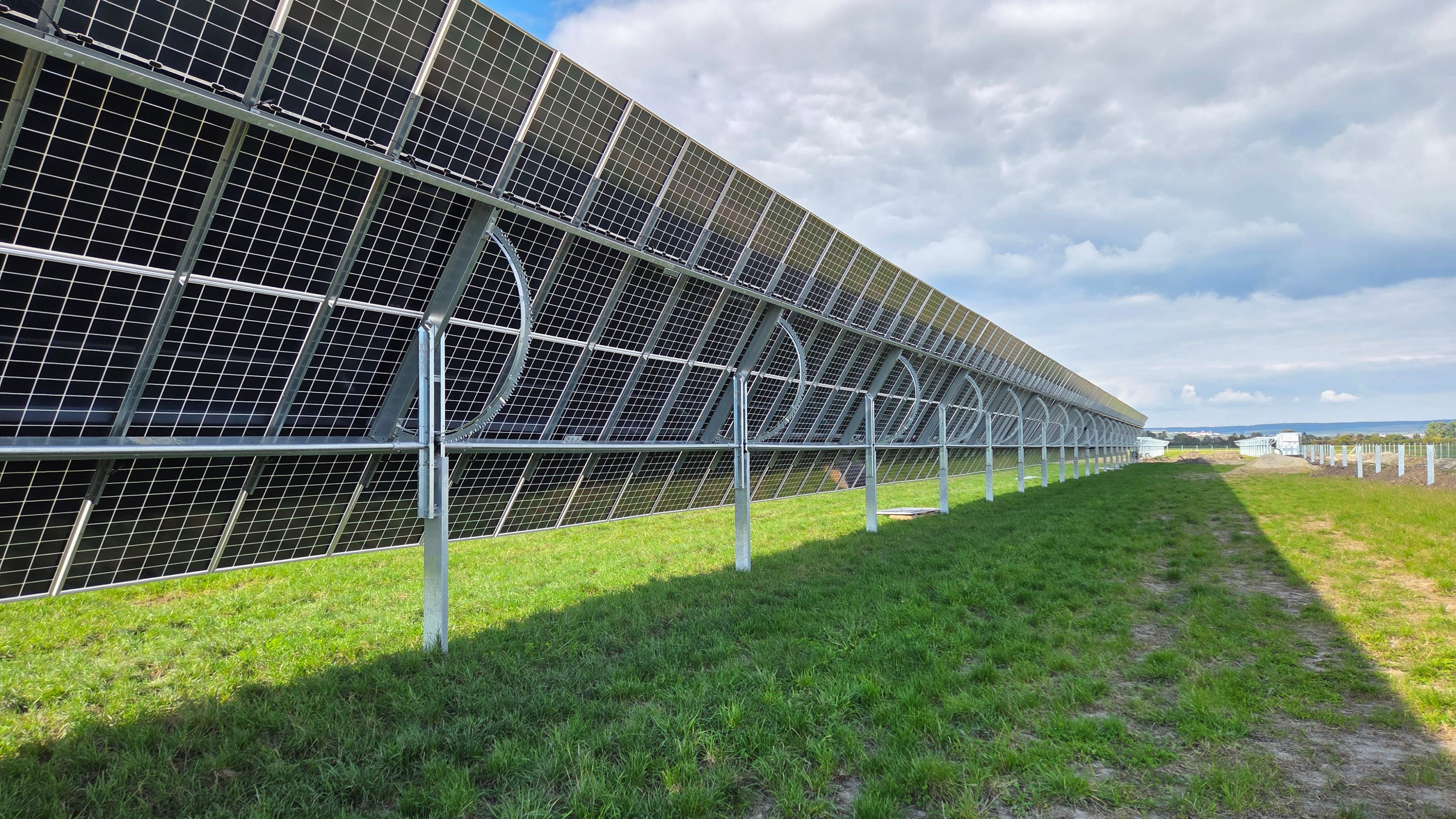 Greenbuddies staví největší agrivoltaiku v Německu