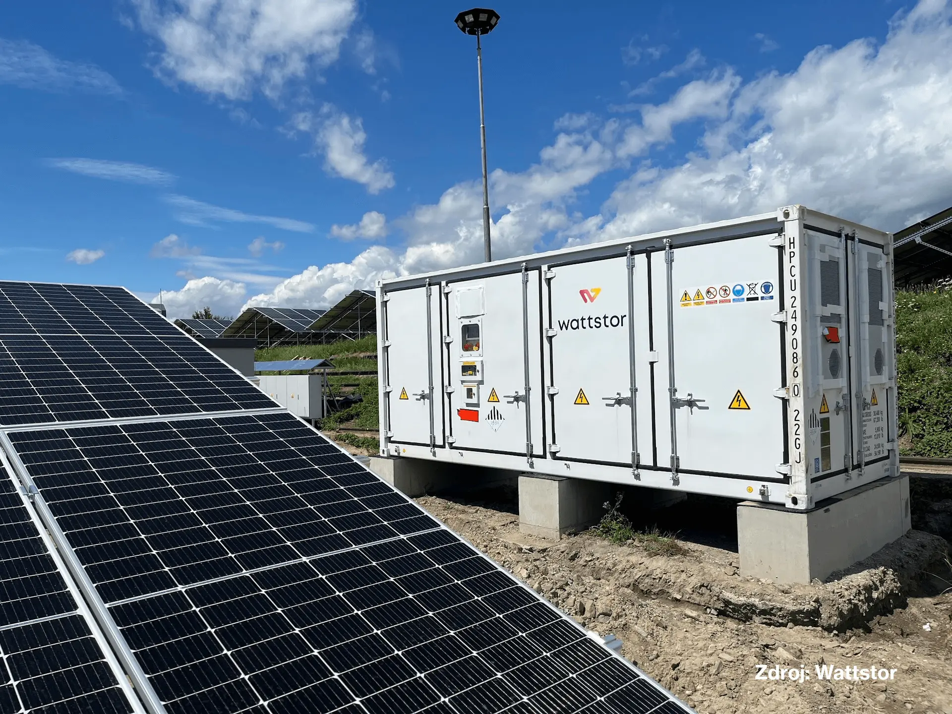 Greenbuddies instalovali baterii pro fotovoltaiku – český projekt s BESS technologií Wattstor